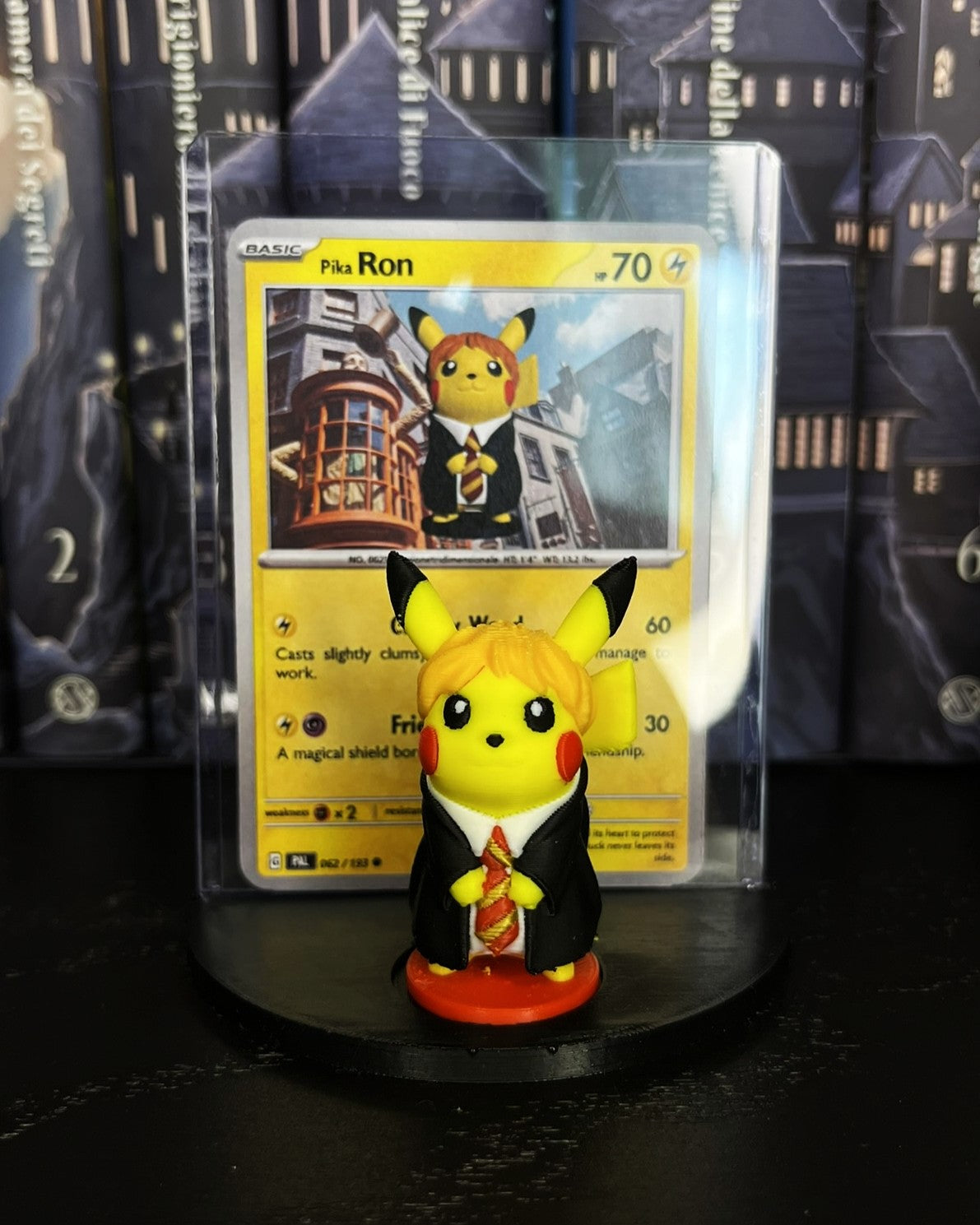 PikaRon – Pikachu Ron Weasley avec carte personnalisée et base de présentation