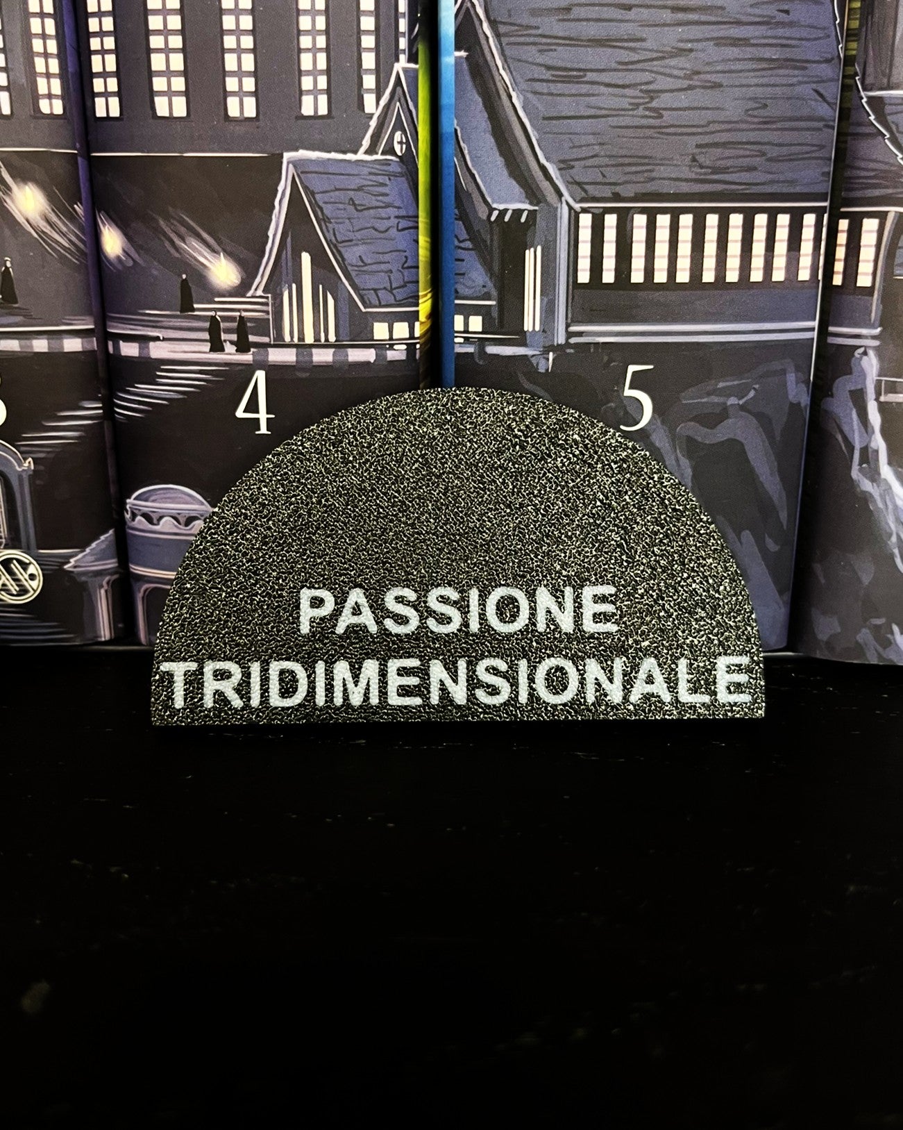 PikaHermione – Pikachu Hermione Granger con carta personalizzata e base d’esposizione