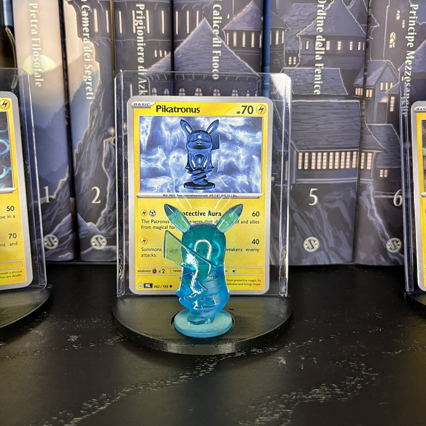 Pikatronus – Pikachu Patronus con carta personalizzata e base d’esposizione